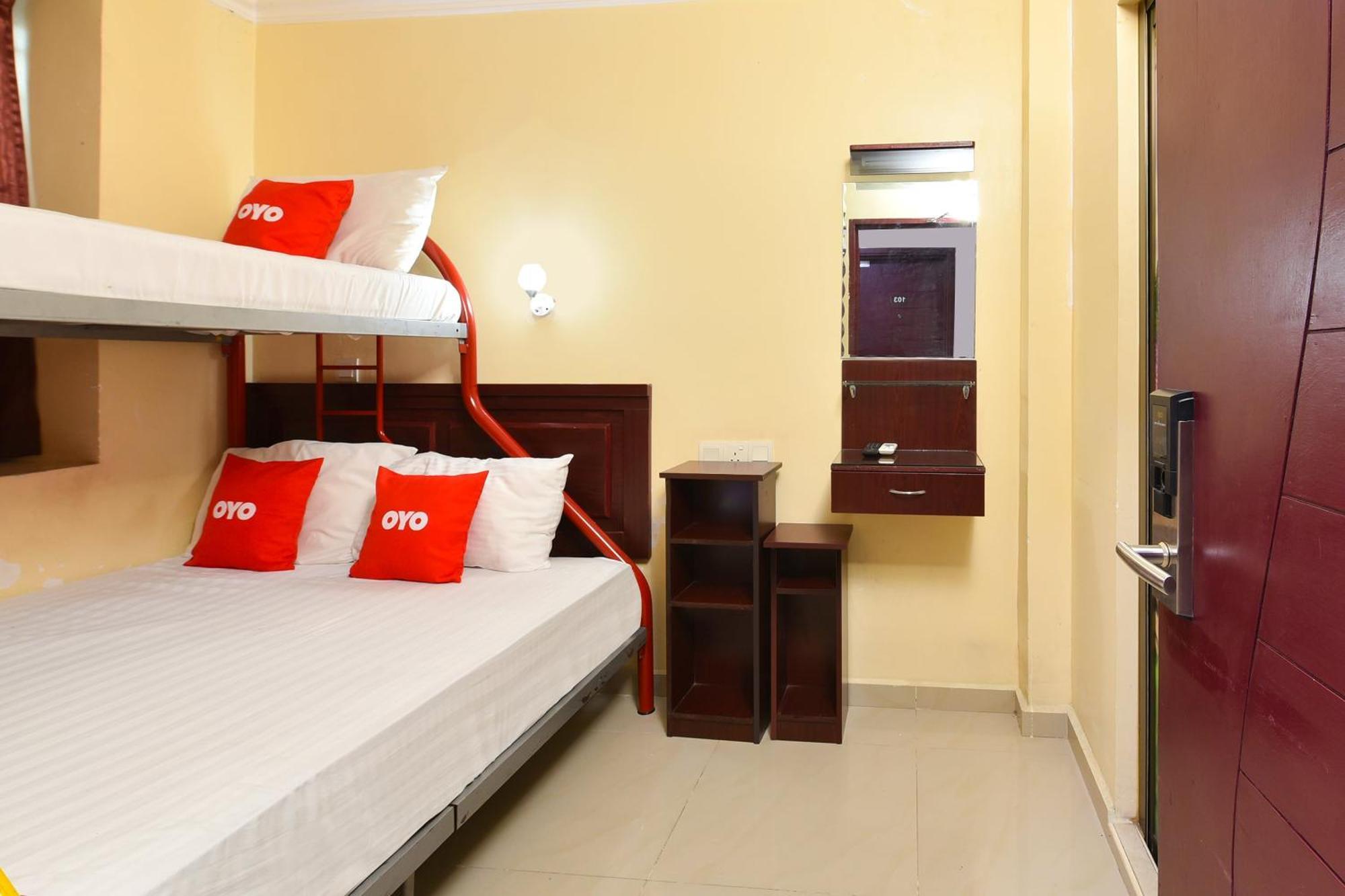 Super Oyo 90562 J Hotel Pj Petaling Jaya Εξωτερικό φωτογραφία