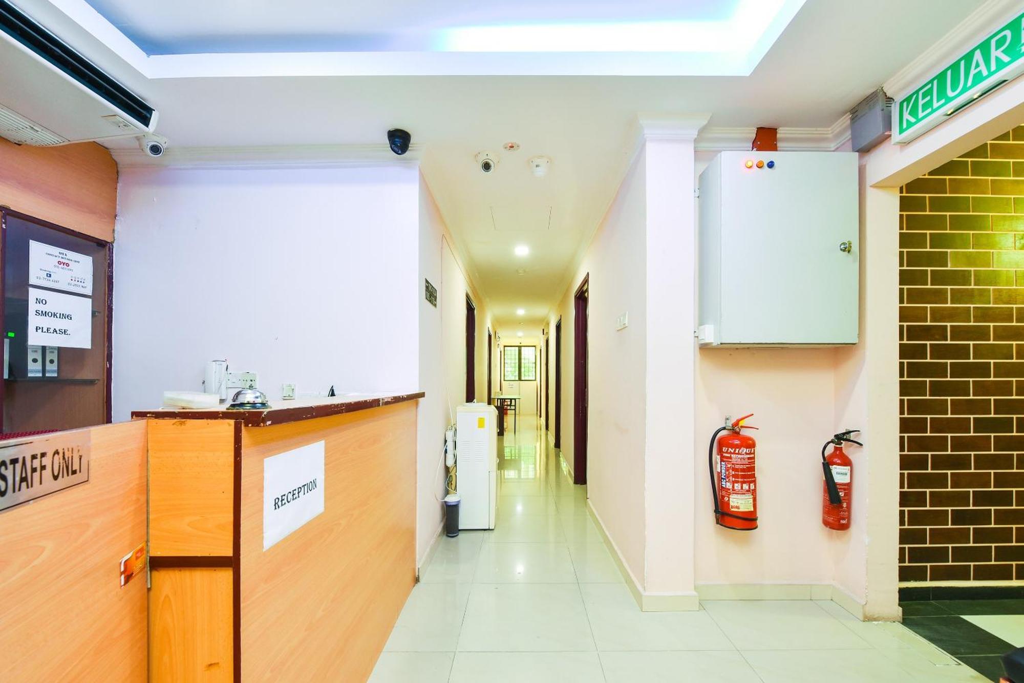Super Oyo 90562 J Hotel Pj Petaling Jaya Εξωτερικό φωτογραφία
