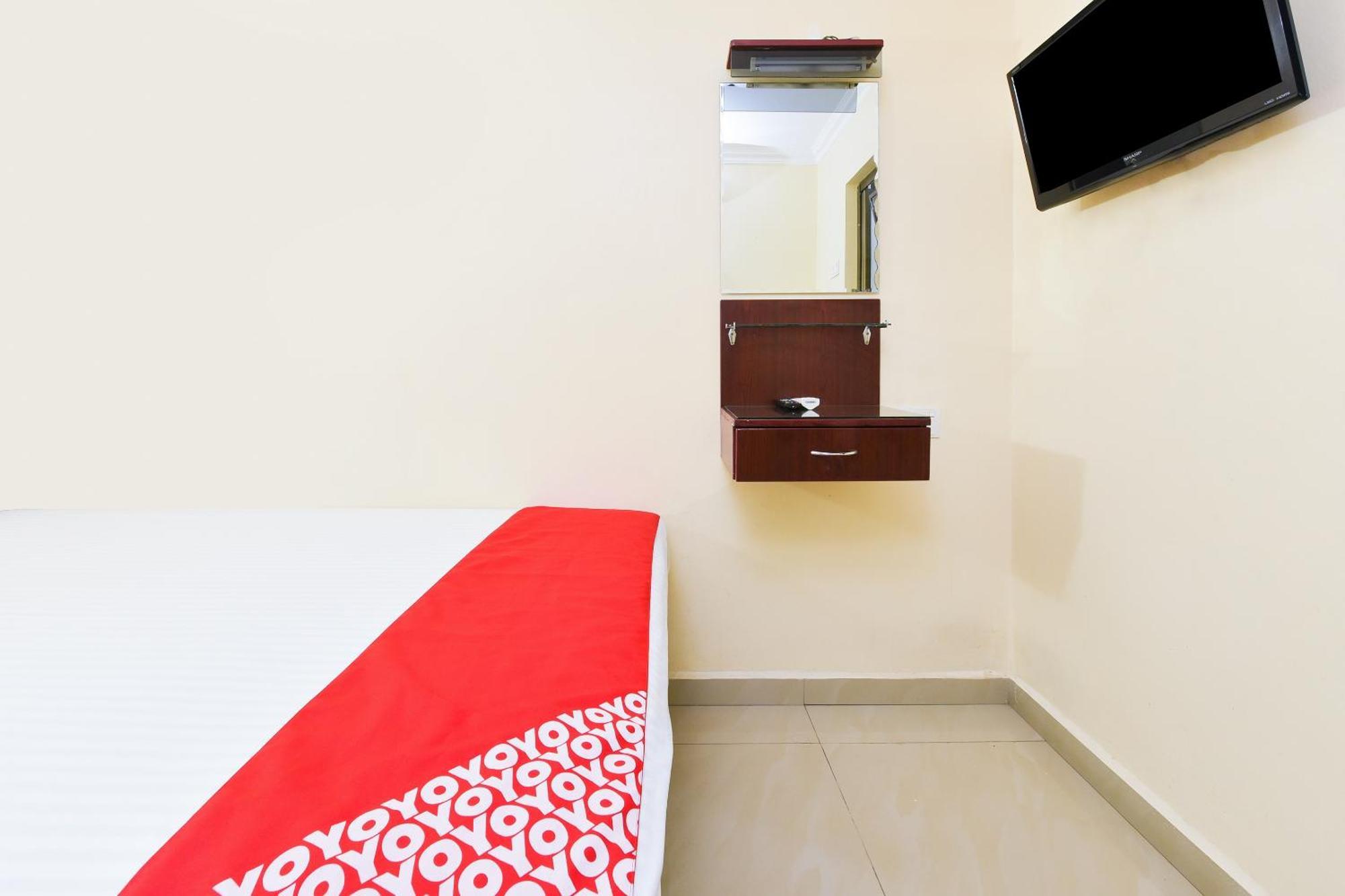 Super Oyo 90562 J Hotel Pj Petaling Jaya Εξωτερικό φωτογραφία