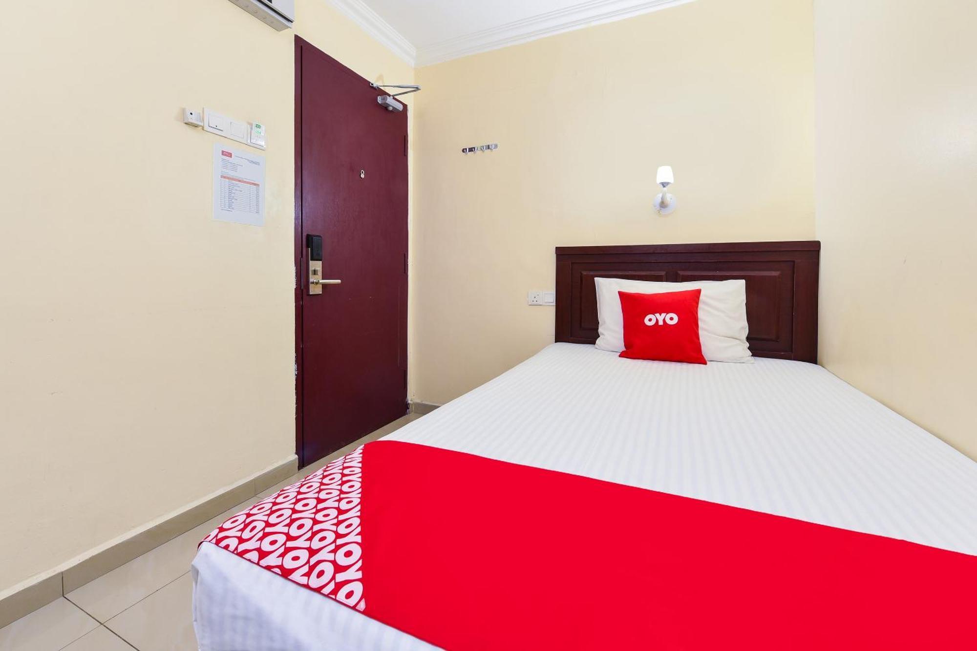 Super Oyo 90562 J Hotel Pj Petaling Jaya Εξωτερικό φωτογραφία