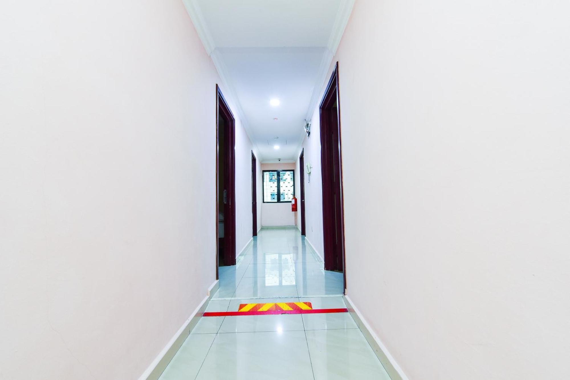 Super Oyo 90562 J Hotel Pj Petaling Jaya Εξωτερικό φωτογραφία