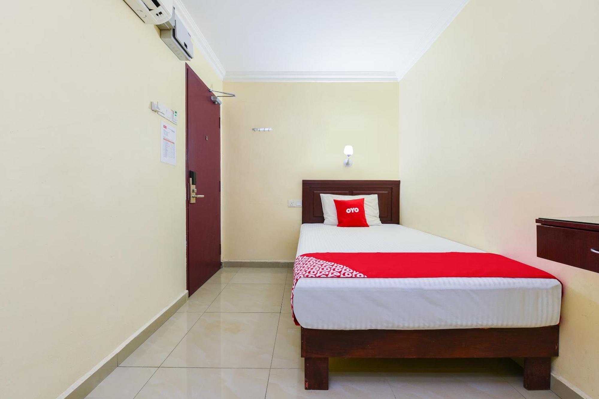 Super Oyo 90562 J Hotel Pj Petaling Jaya Εξωτερικό φωτογραφία